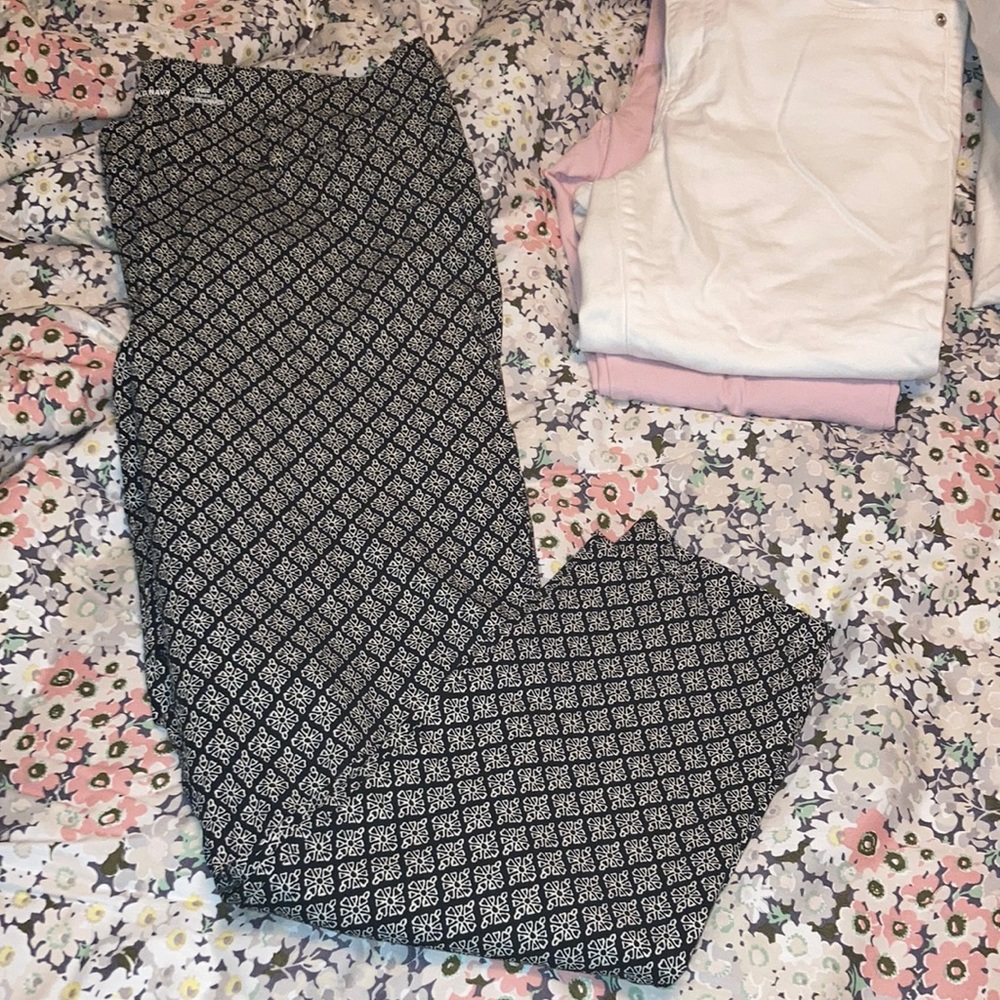 Women’s Black White Old Navy Patterned Pixie Cut … - image 1